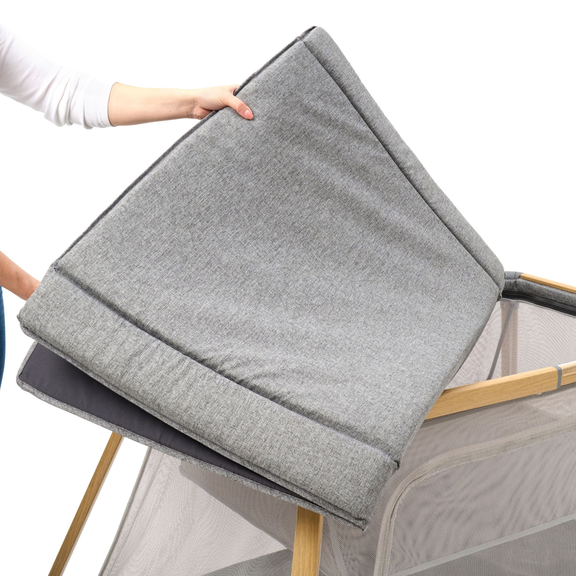 CoZee Go Travel Cot  > removable mattress for easy cleaning
