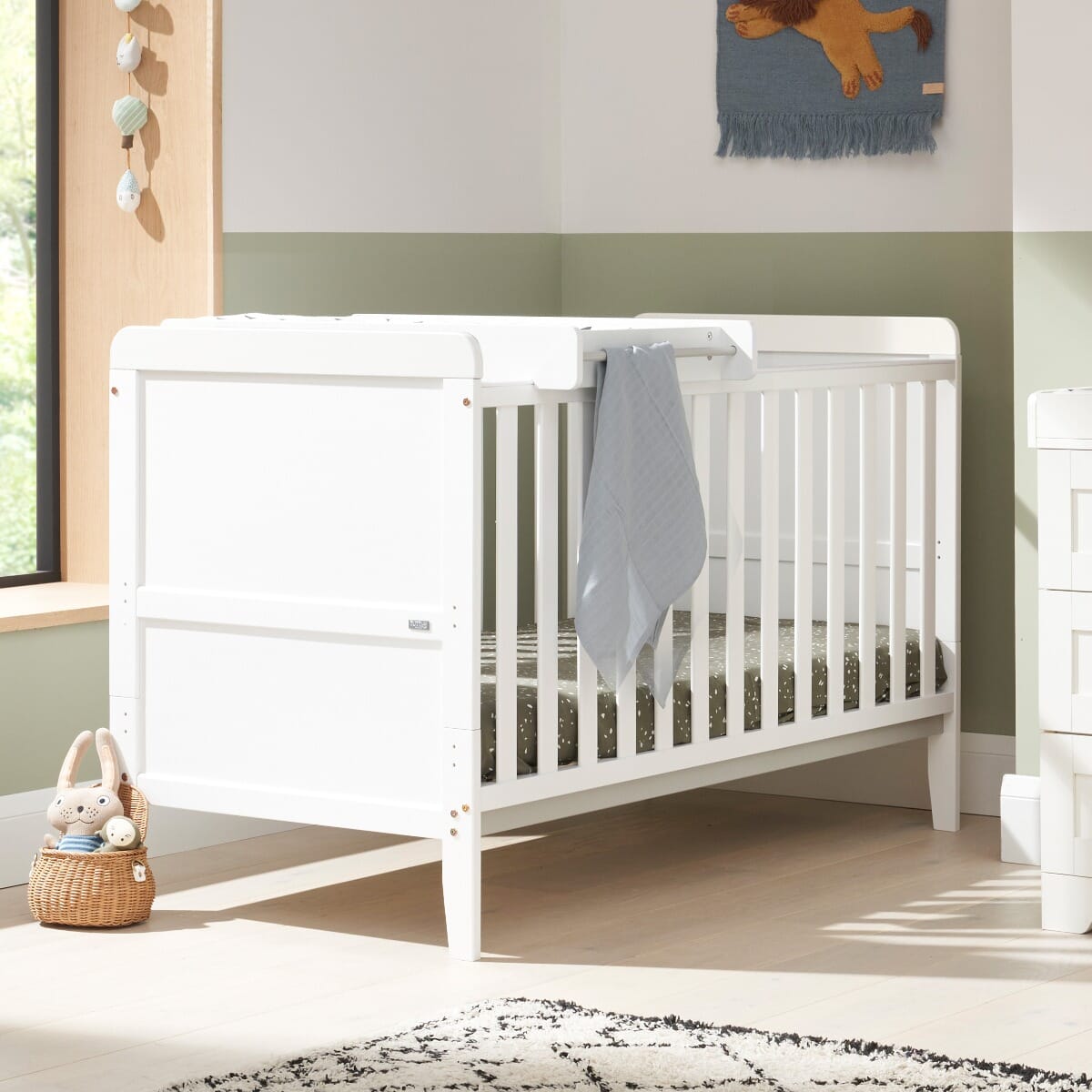 Rio Cot Bed, Mattress Changer White Tutti Bambini