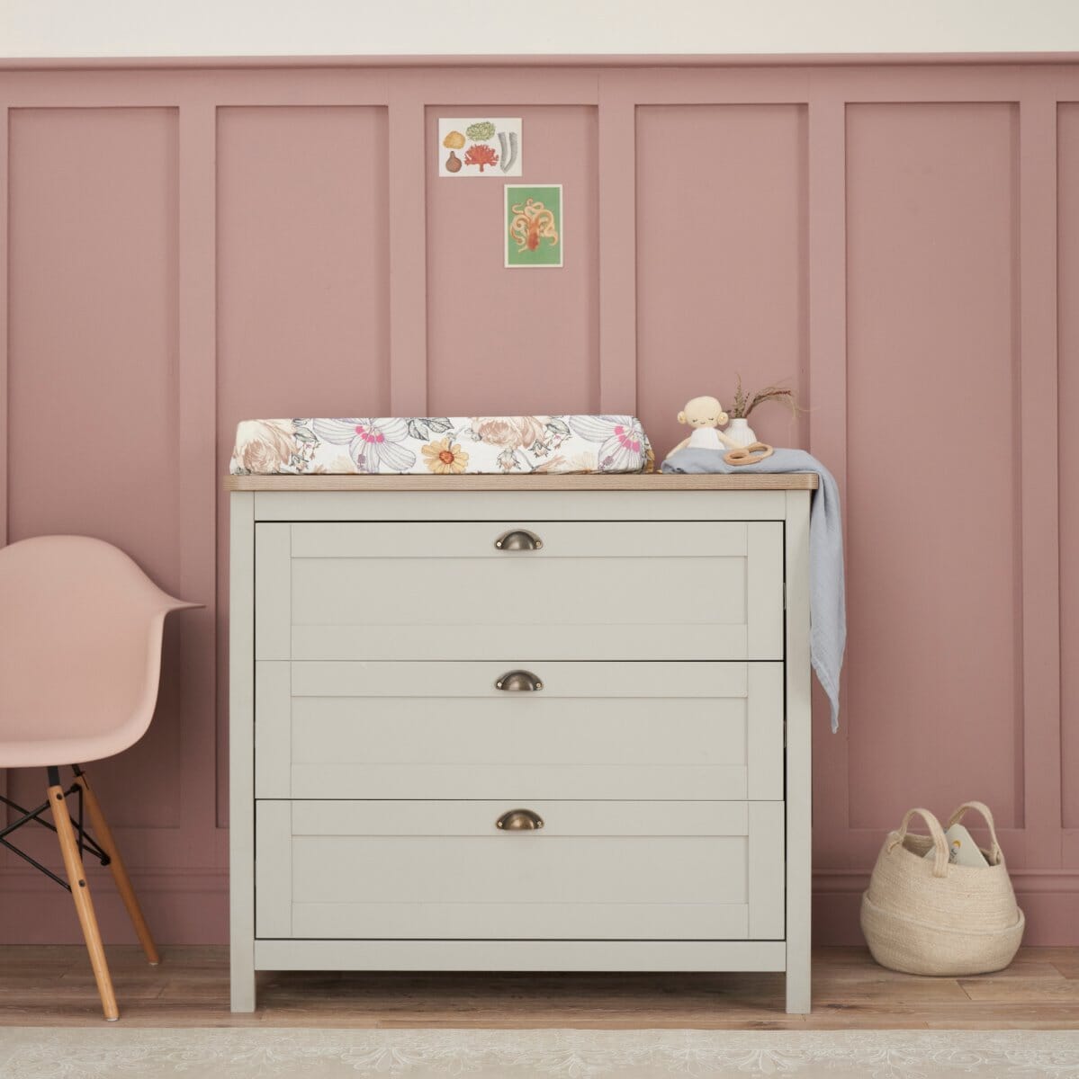 verona chest changer in dove grey and oak – features three deep and easy-glide drawers ideal for storing baby essentials, clothing, and nursery accessories with ease