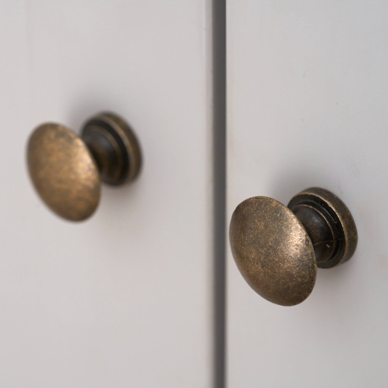 Verona wardrobe featuring antique-style metal knobs that offer a timeless design detail while providing a comfortable and secure grip for opening and closing doors