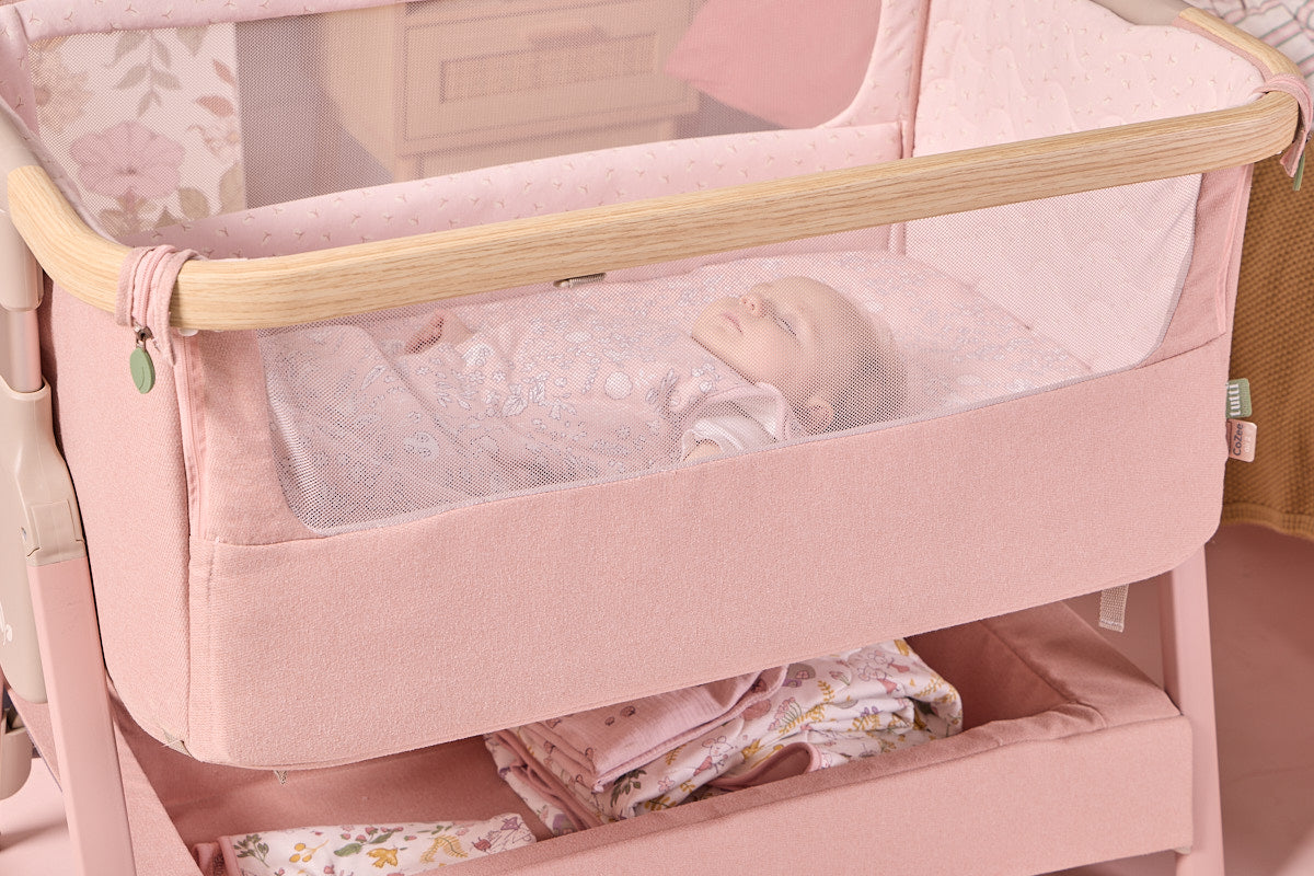 lifestyle view of the cozee air 2 showing double mesh panels for enhanced airflow and breathability. 