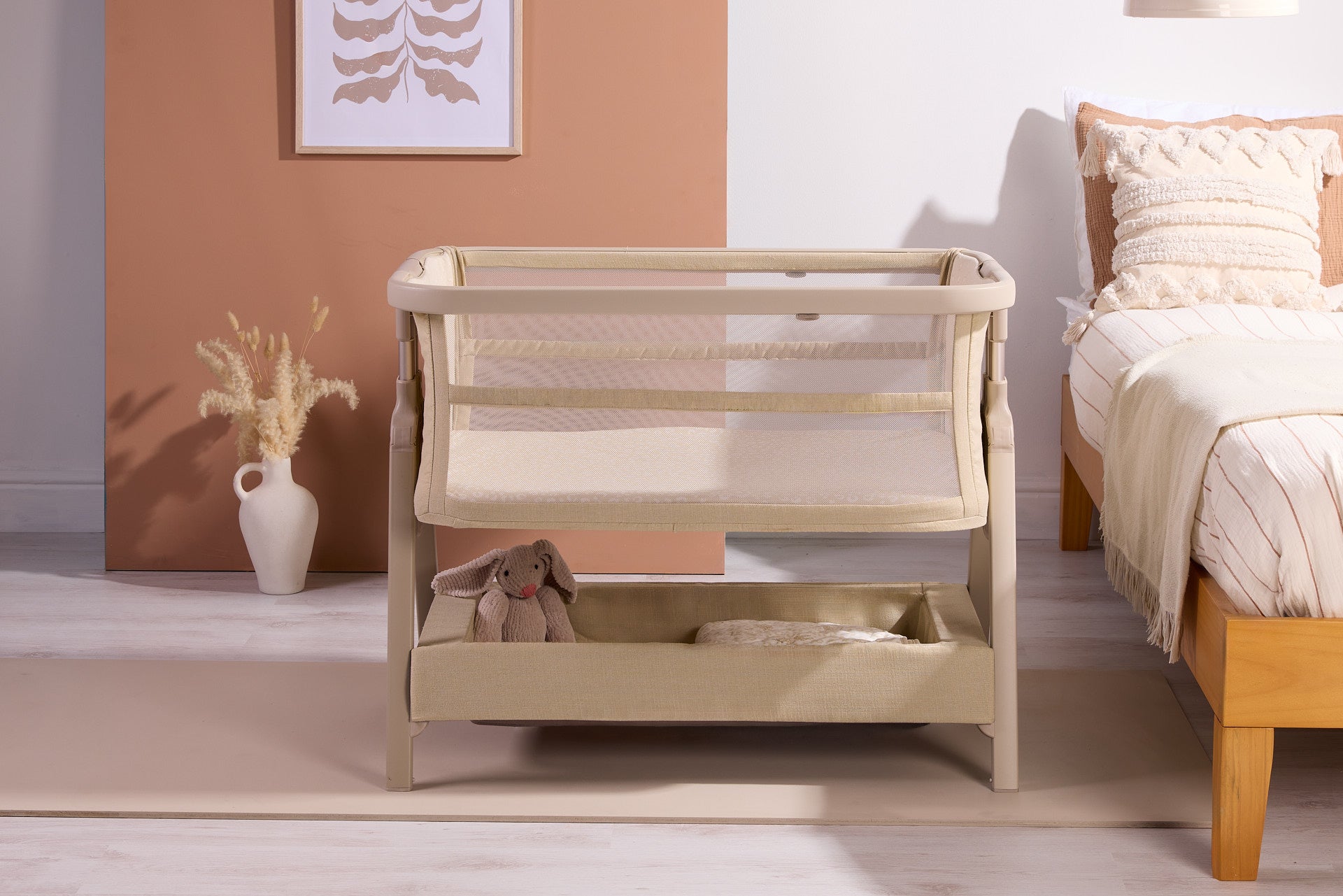 lifestyle image showing the double ventilation panels of the cozee zen