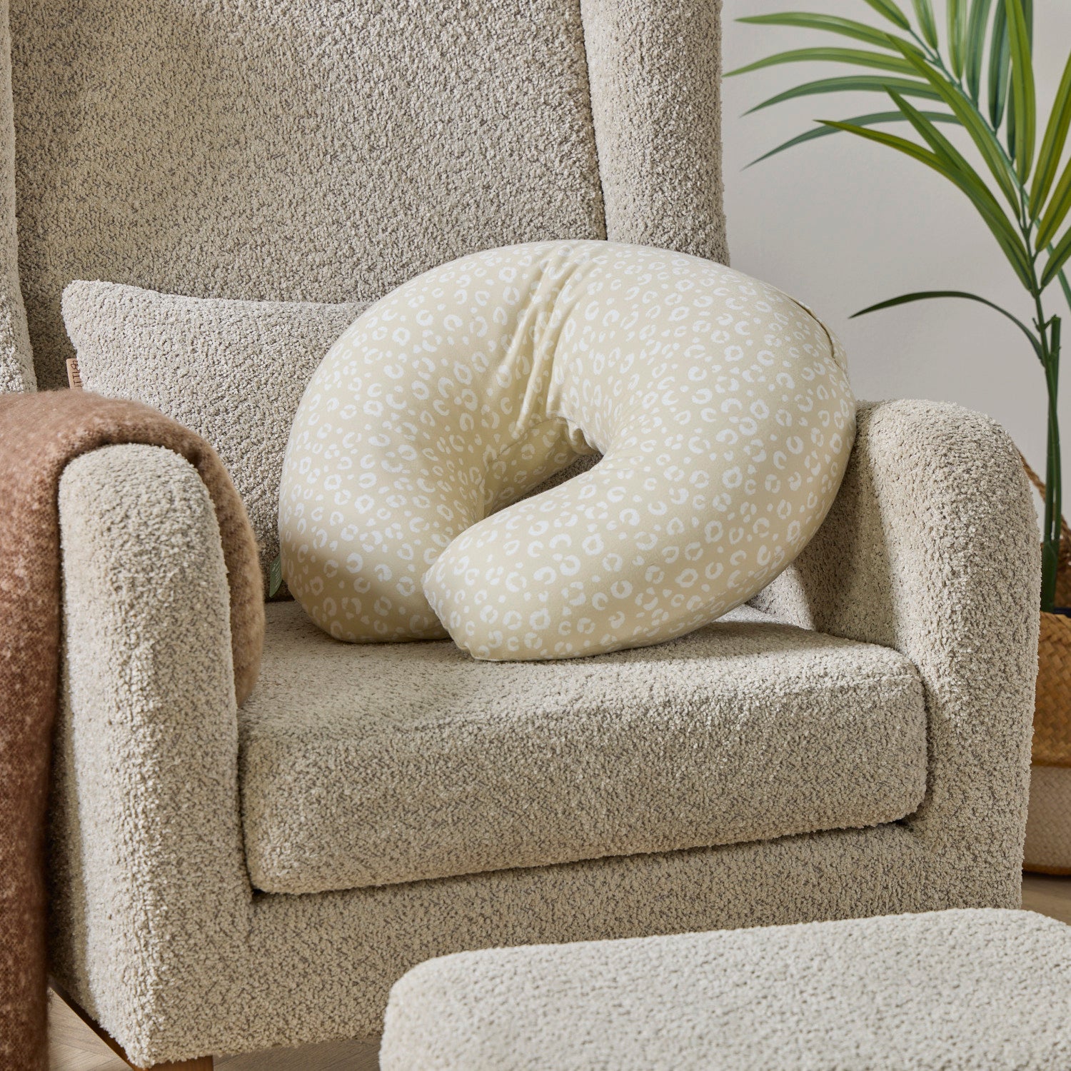 Love Cats beige feeding pillow with an animal print on a beige nursing chair
