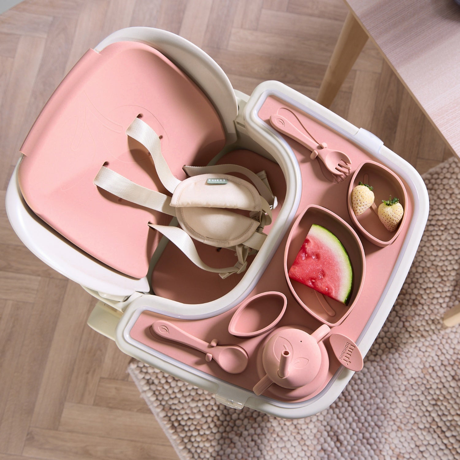 overhead view of nova maison highchair accessory pack in cameo showing convenient compartments for food. 