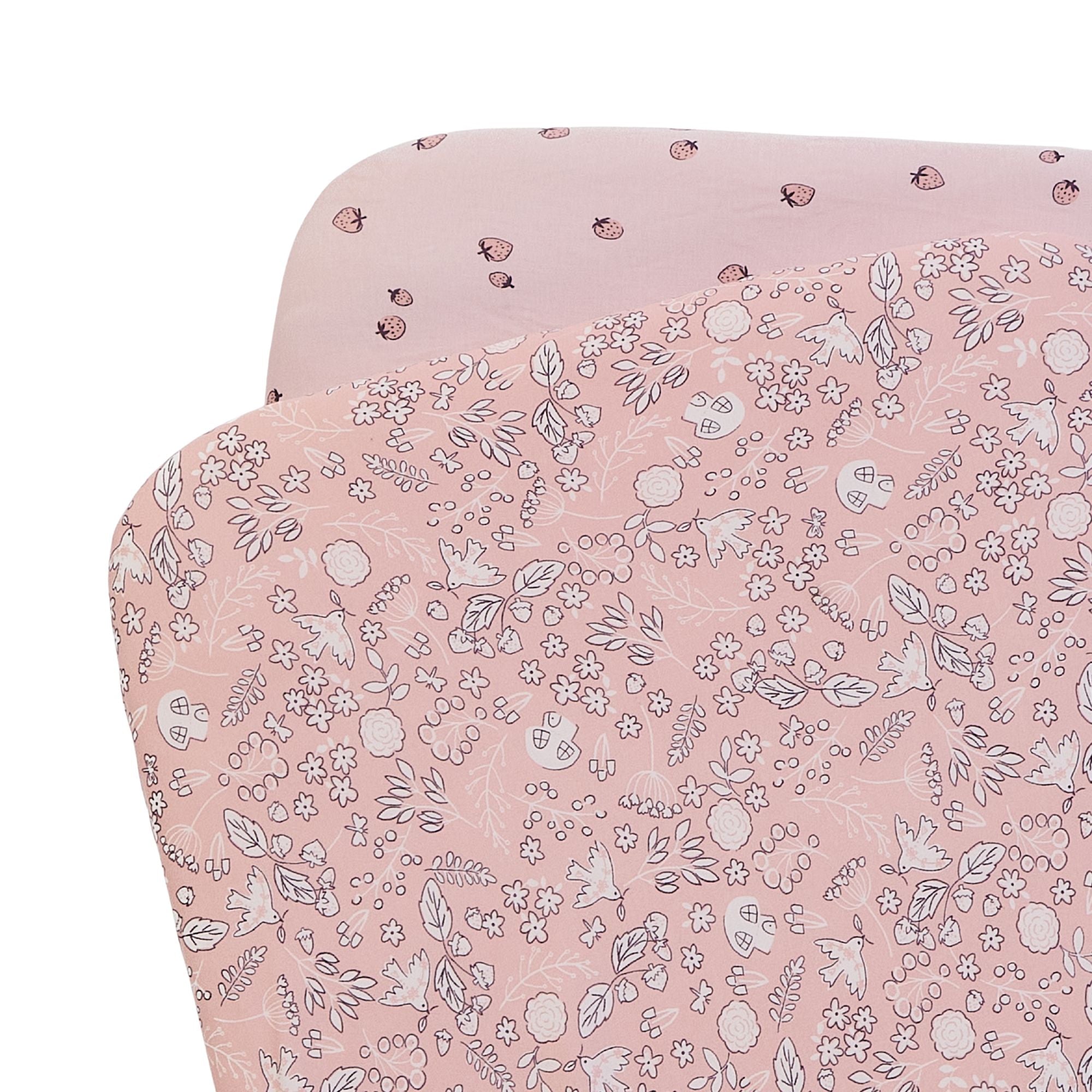 Pack of 2 bedside crib fitted sheets with a floral-patterned fabric and a strawberry one, on a white background