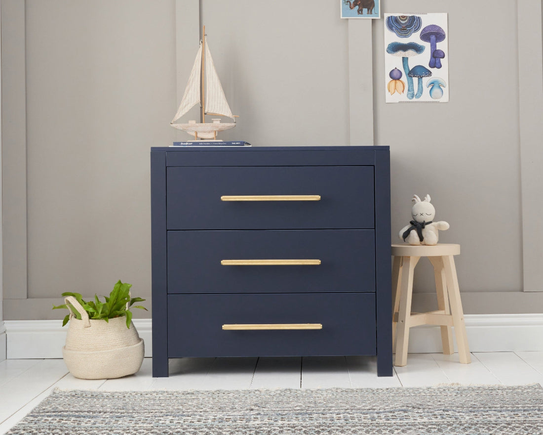 Tivoli chest of drawers without removable changer, designed for long-term use, in a modern nursery with decorative elements.
