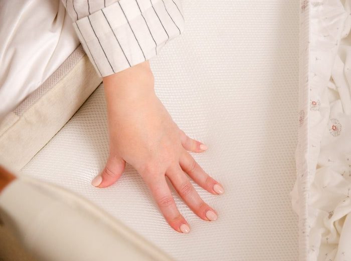 Tutti Bambini CoZee Air in Scandinavian Walnut and Ecru – Breathable mesh mattress base for improved airflow