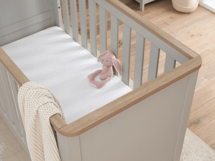 Rounded details of the Verona Cot bed