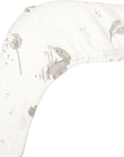 Close-up of Cocoon fitted sheet corner, highlighting soft organic cotton fabric, elasticated edge, and delicate dandelion-inspired detailing