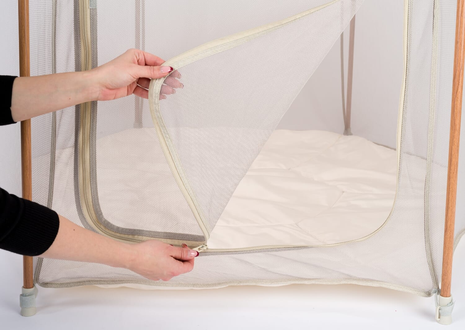 Close-up of the Hexa playpen in ecru showing the zipped mesh opening, offering easy parent access while maintaining a secure play space