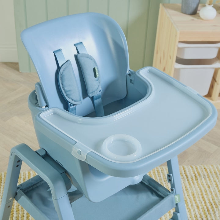 Video showcasing the 10-piece set of Nova Maison including the tray, sippy cup, utensils, bib and bowls for all needs